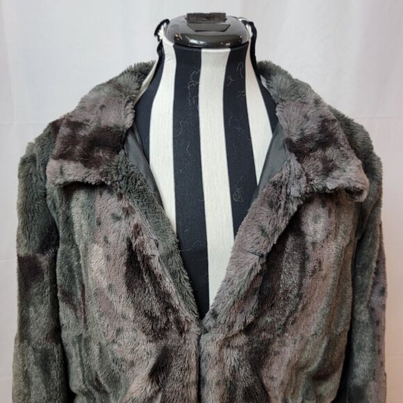 Betsey Johnson Faux Fur Coat - Size M - Soft and Fun - Picture 2 of 7